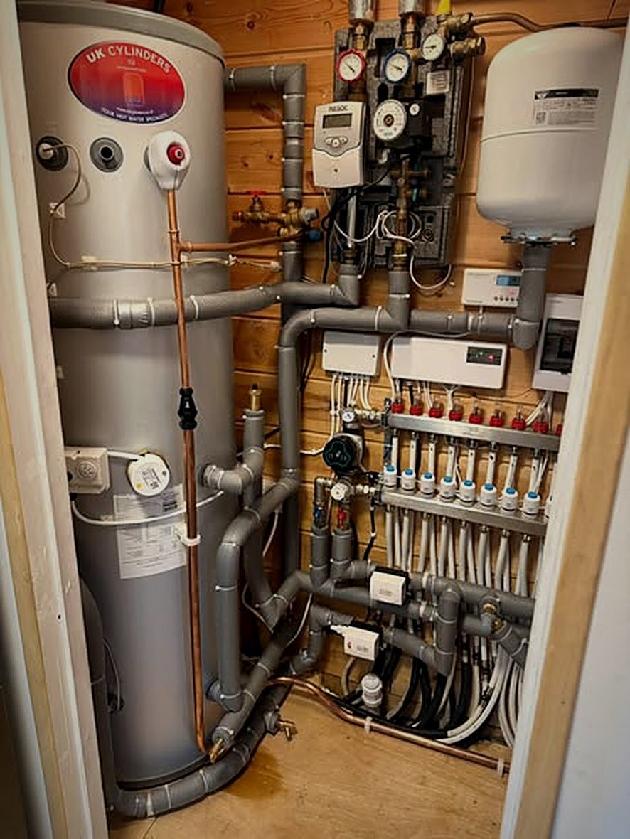 Worcester Bosch 4000 installation with a single consolidated underfloor heating manifold